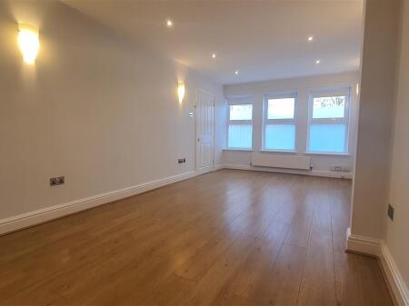 Zyre Me Qera 2+1+Post Parkimi Tek Jordan Misja (ID BZ2730) Tirane