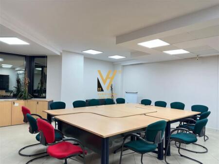 UFFICIO 440 M2 IN AFFITTO ALLE TORRI GEMELLE 19.000 EURO