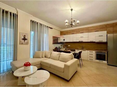 Apartament - Për Qira - Rruga Liqeni i Thatë, Tiranë