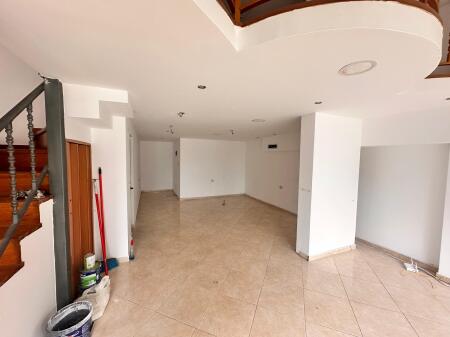 🏢 Dyqan me Qira – Ish Fusha e Aviacionit ✨