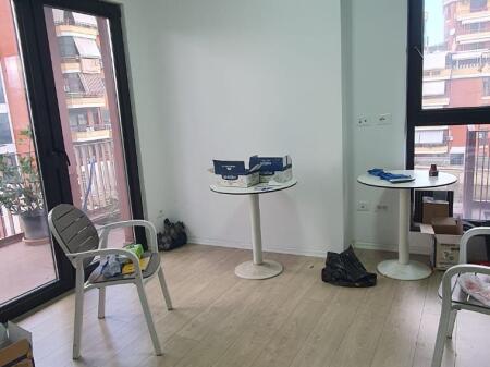 AMBIENT ZYRE PER QERA TEK RRUGA E KAVAJES