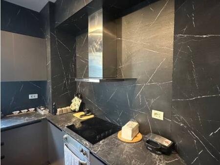 Appartamento 1+1 con balcone in affitto al Boulevard “Zogu i Parë”, Centro, Tirana!