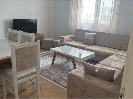 Jepet me qira kati i një vile prane Top Channel!