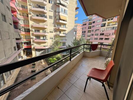 Apartament 2+1, Astir!