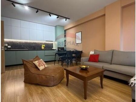 Apartament 2+1 per qera ne Qender tek Rruga Barrikadave