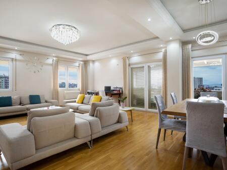 ATTICO IN VENDITA a Fresku – Via Shefqet Kuka, 6º Piano, Superficie Totale: 275 m²