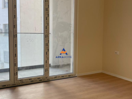 JEPET APARTAMENT ME QERA 2+1+BALLKON "KOMPLEKSI MOLLA,UNAZE E RE " 550 EURO