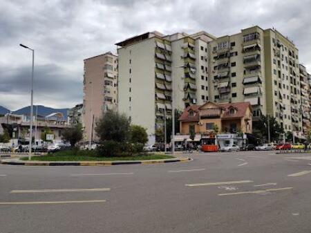 *Jepet apartament 1+1 per qera -Komuna e Parisit*