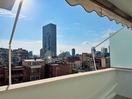 Jepet me qera apartament lluksoz 1+1+verande   