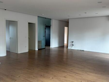 🏢 Ufficio in Affitto – Viale “Zogu i Parë”, Centro, Tirana