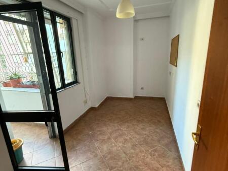 JEPET ME QIRA APARTAMENT 5+1+2 ISH EKSPOZITA