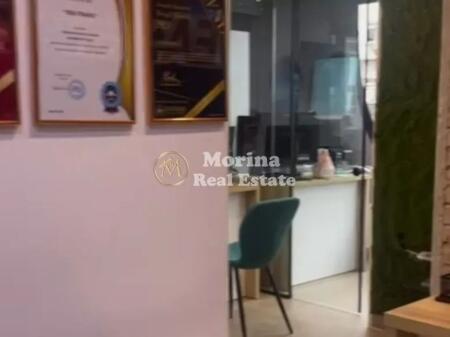 In vendita, Locale Commerciale/Negozi, in Via Muhamet Gjollesha/ Anello, 260.000 Euro