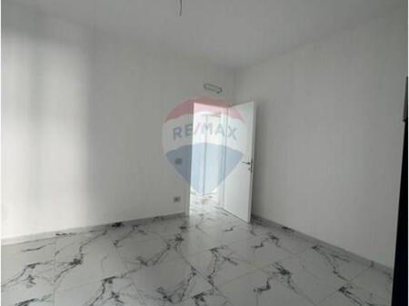 QIRA AMBIENT PER ZYRA MINE PEZA !