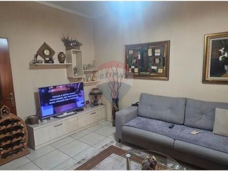 Shitet Apartament tek Ish Tregu Elektrik