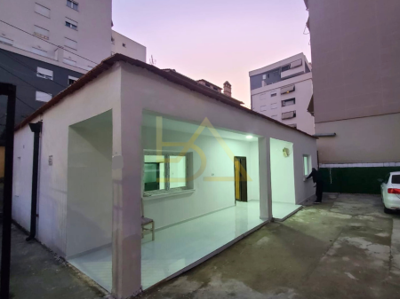 Jepet me Qira Ambient Biznesi në Tiranë, Komuna e Parisit