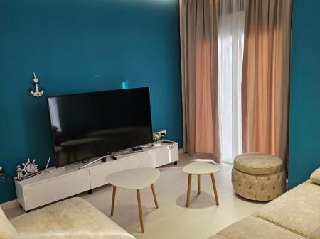 Jepet me Qera Apartament 2+1 Durres, Stacioni i Trenit, me pamje nga deti