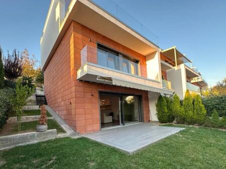 Vilë me Qira në Rezidencën Olive Grove – Luksi dhe Rehatia që Meritoni