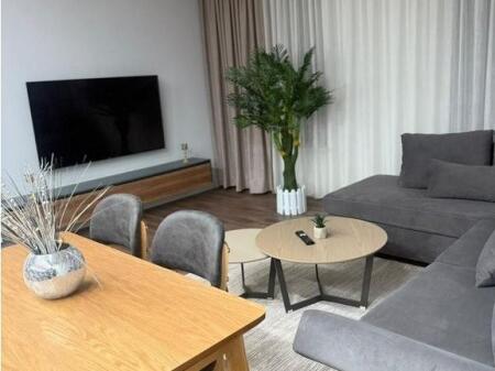 PER QIRA APARTAMENT 2+1 ME POST TE RRUGA JORDAN MISJA