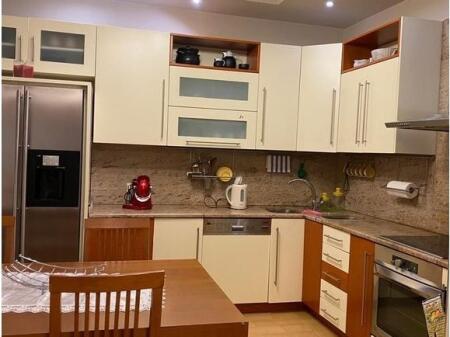 Jepet me Qira Apartamenti 3+1+2 për Qira tek Myslym Shyri! 900 € /Muaj