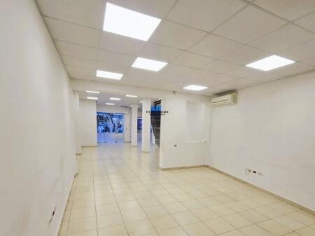 LOCALE IN AFFITTO 290 M2 VIA MYSLYM SHYRI 400.000 LEKE