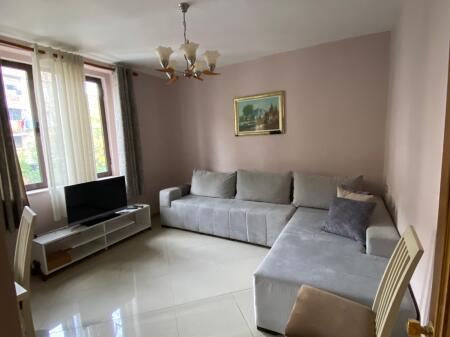 🏢Nella zona di Oxhaku, vicino alla Moschea Xhura, si affitta un appartamento 1+1 arredato. 40.000 Leke    