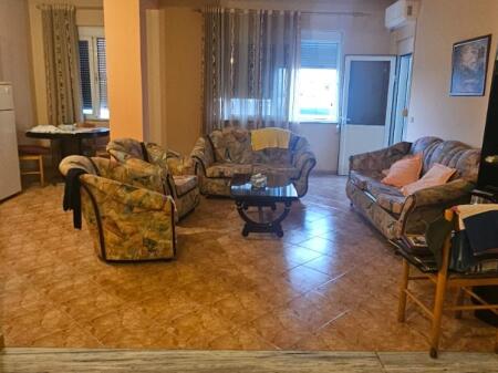 JEPET ME QIRA APARTAMENT 3+1+2 TUALETE + POST PARKIMI | PRANË MARKATËS FRUTA-PERIME