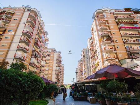 VENDESI COMMERCIALE IN VENDITA 81.6 M2 DON BOSCO 270.000 EURO