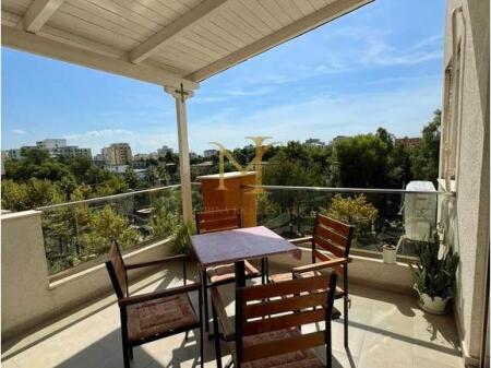OFROHET ME QERA APARTAMENT 2+1 ME VERANDE, NE PLAZH PERBALLE ME FLORIDEN