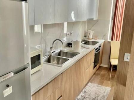 Garsoniere me qira tek Pazari i Ri,
