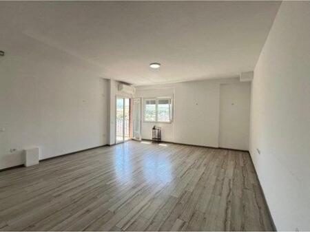 🏡 Shitet apartament i ri 3+1 në Ali Demi, Tiranë