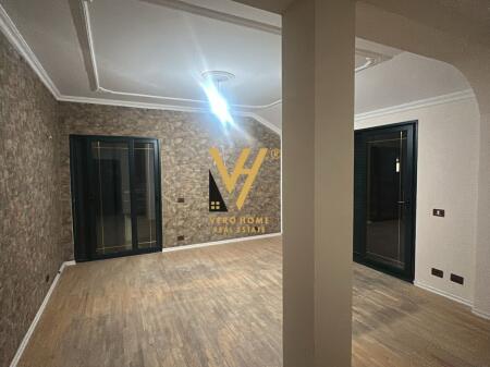 VENDITA DI EDIFICIO COMMERCIALE 456 M2 AL LAGO ASCIUTTO, VIA EDUARD MANO 1.240.000 EURO