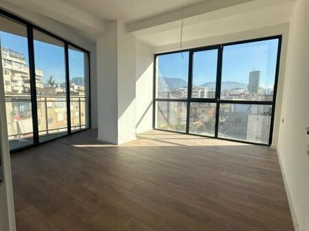 💼 Zyrë me qira – Golden Tower, Rruga Mine Peza