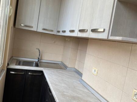 Jepet me qera Apartamenti 1+1 Bosh, Shkolla Baletit prane Tregut te Fshatareve rruga Shyqyri Ishmi 400 mije leke