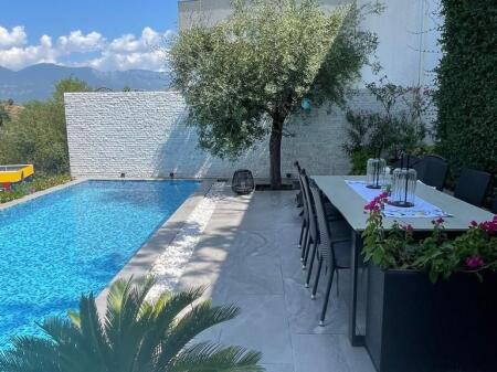 Super Dupleks 3+1+2+pishine ne shitje tek Residenza Kodra e Diellit (ID 4151148).