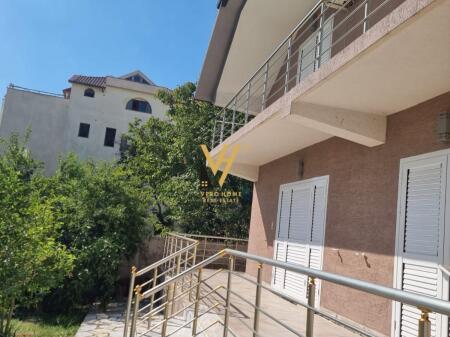 VILLA SU DUE PIANI IN AFFITTO A ALI DEMI 1.700 EURO