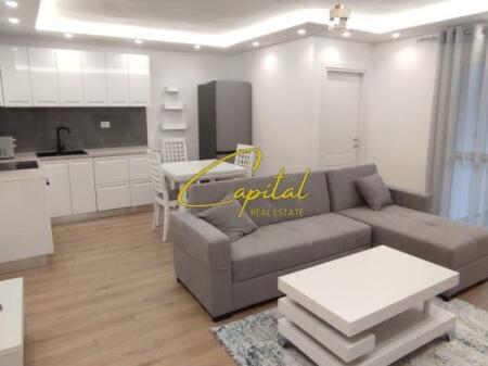 APARTAMENT ME QERA 2+1 QENDER 800 EURO