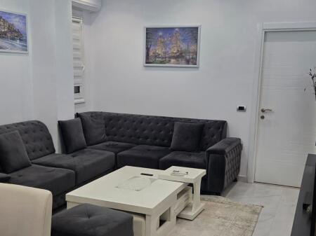 Jepet me qira apartament 1+1 prane Kristal Center!