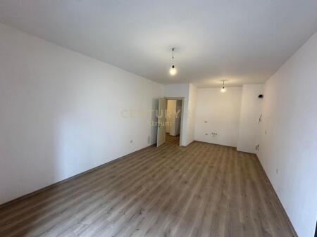 Apartment 2+1+2+ with Parking Space for sale in the Kinostudios area