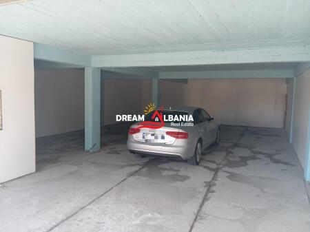 Ambjent me qera prane Qendres Tregtare QTU ne Tirane (ID 4281171)