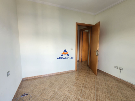 AFFITTASI UFFICIO 106 M² "A ZOGU I ZI, PIAZZA KARL TOPIA" 900 EURO