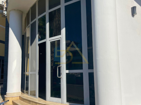 Shitet Ambient Biznesi në Plazh, Durrës