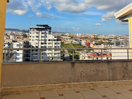 Shitet Apartament në Plazh, Durrës