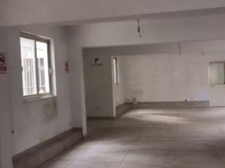 ZYRE ME QERA 130 M2 MYSLYM SHYRI 150.000 LEKE