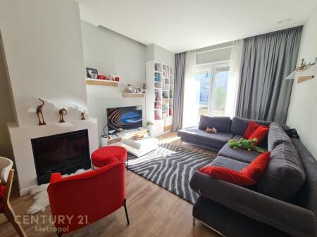 Shitet apartament 3+1 prane Tegut 430,000 €