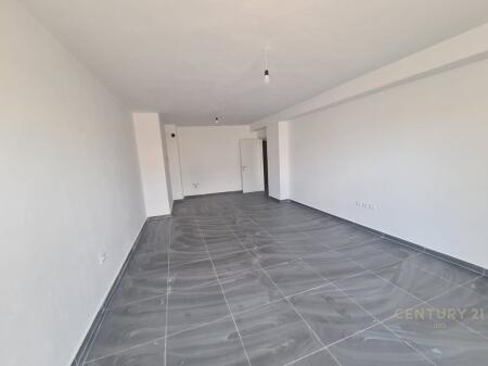APARTAMENT 2+1 TEK RRUGA 5 MAJI!