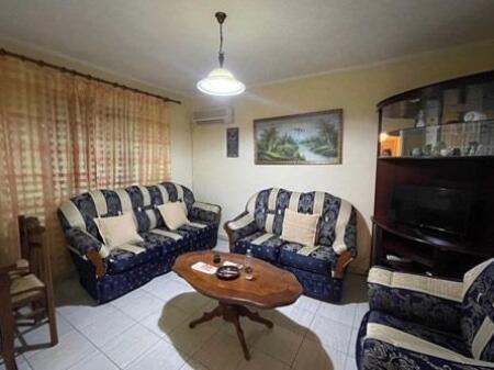 Vendesi in vendita 1+1 vicino a Fillimi Ali Demit!