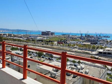 APARTAMENT NE SHITJE 1+1 ( 2 BALLKONE/PAMJE NGA DETI) - STACIONI I TRENIT,DURRES