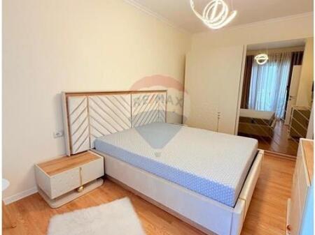 ME QIRA TE RRUGA E KOSOVAREVE Tirane