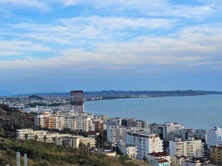 SHITET TOKË TEK ZONA E SHKEMBIT TE KAVAJES