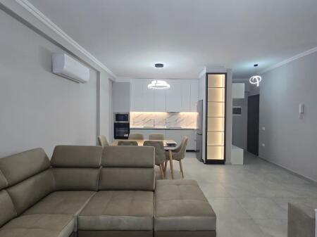 Jepet me qira apartament 2+1+2 te Liqeni i Thatë 1200 euro/muaj